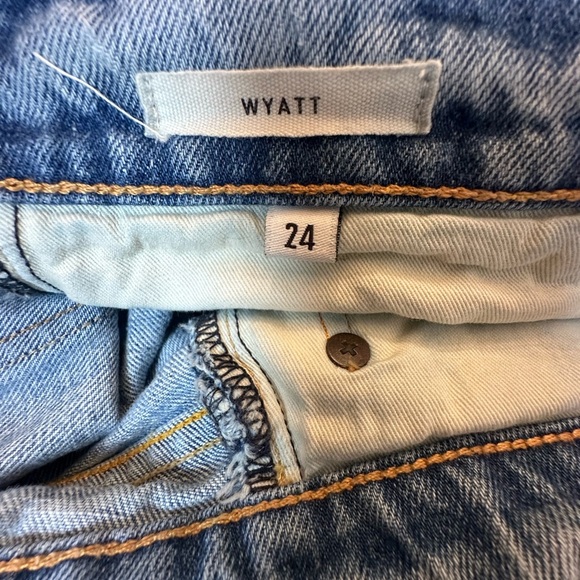 Imogene + Willie Wyatt Jeans in Valdez Wash 24 - Picture 7 of 10